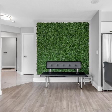 2 Bedroom Waterfront Condo Downtown W/ Free Parking Торонто Екстер'єр фото