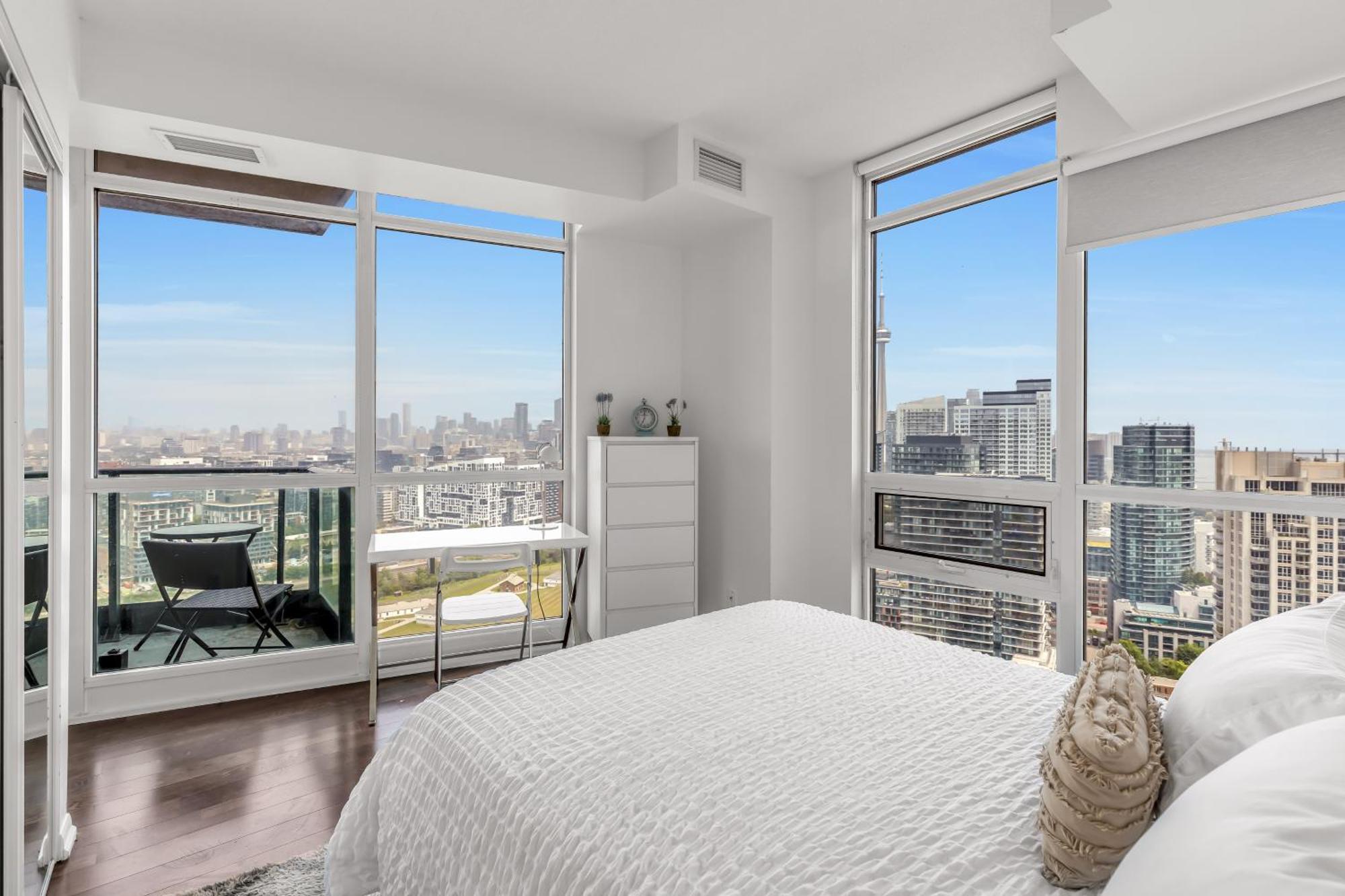 2 Bedroom Waterfront Condo Downtown W/ Free Parking Торонто Екстер'єр фото