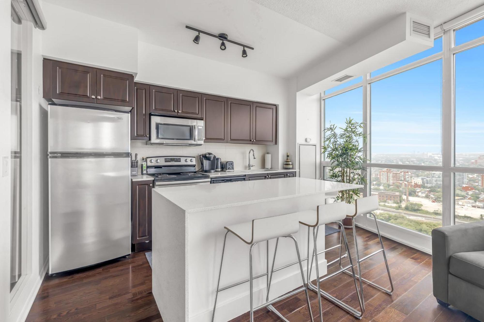 2 Bedroom Waterfront Condo Downtown W/ Free Parking Торонто Екстер'єр фото