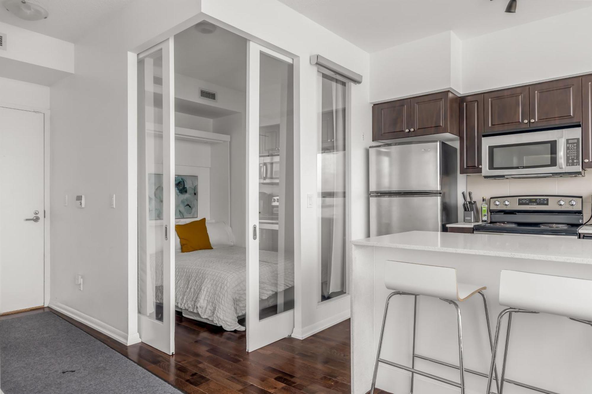 2 Bedroom Waterfront Condo Downtown W/ Free Parking Торонто Екстер'єр фото