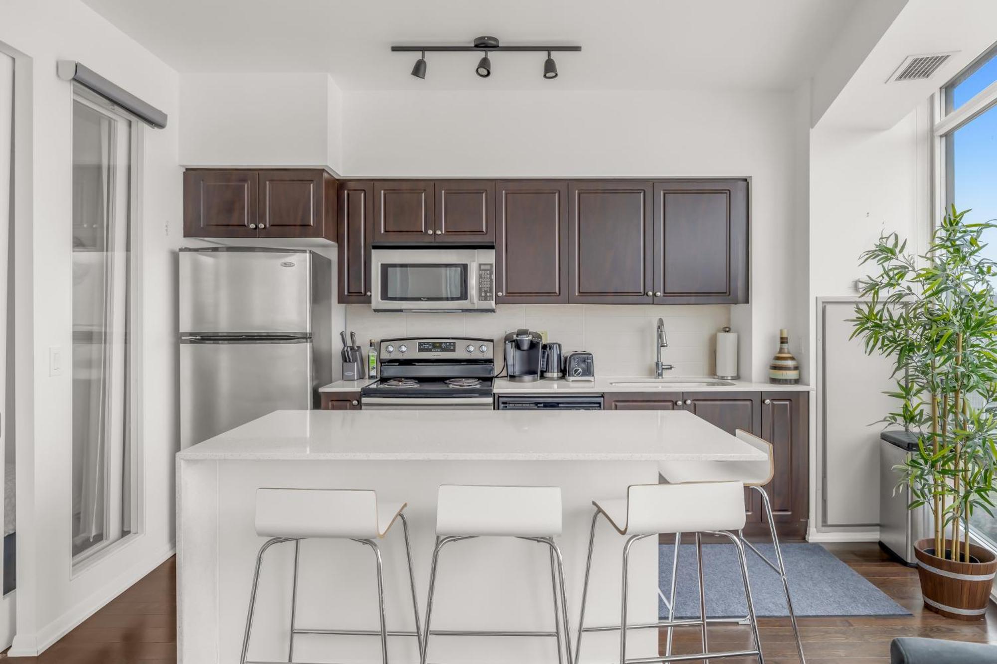 2 Bedroom Waterfront Condo Downtown W/ Free Parking Торонто Екстер'єр фото