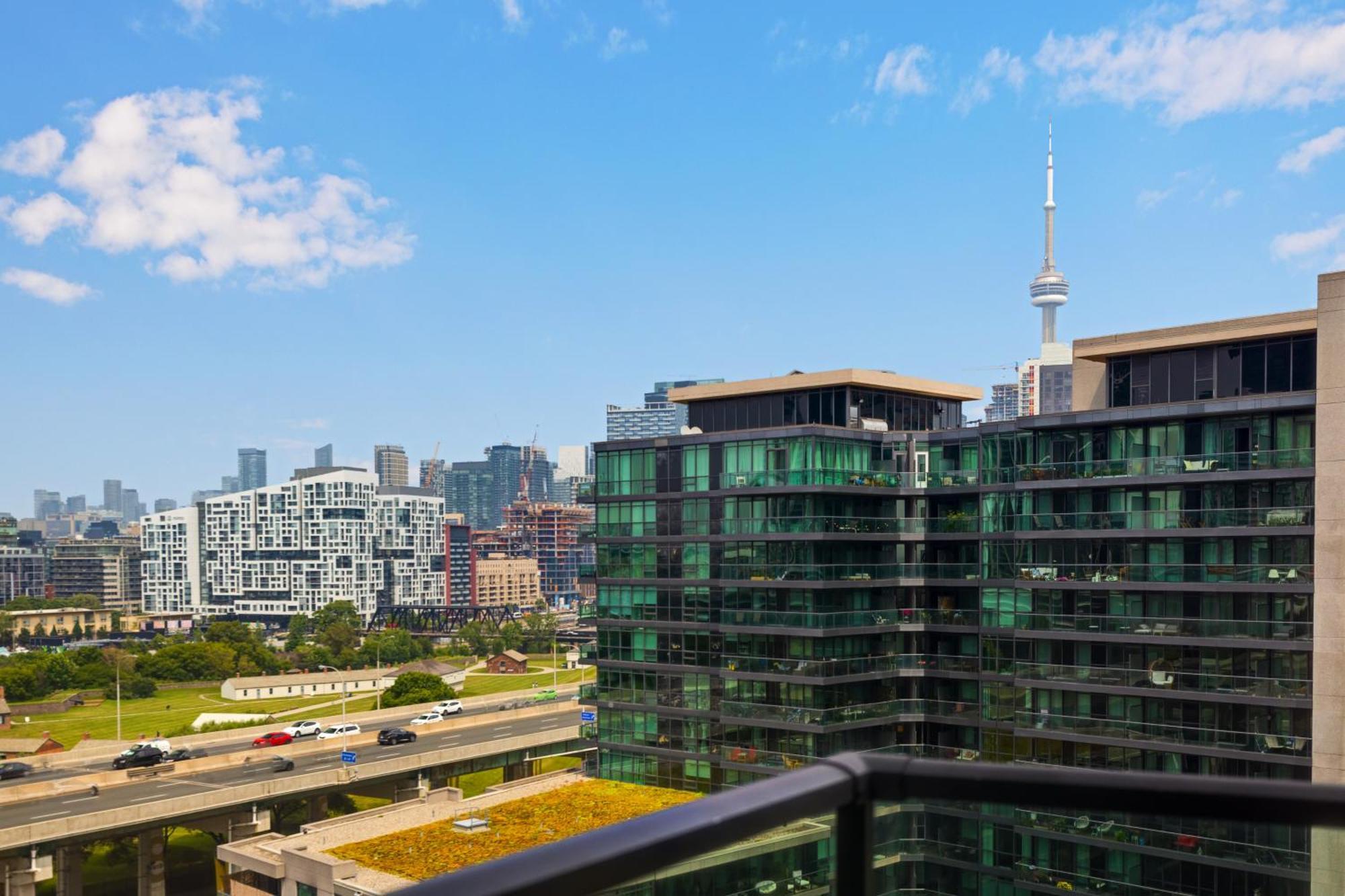2 Bedroom Waterfront Condo Downtown W/ Free Parking Торонто Екстер'єр фото