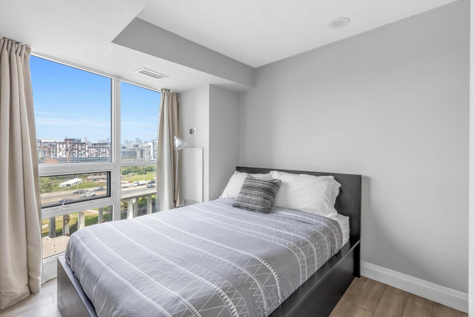 2 Bedroom Waterfront Condo Downtown W/ Free Parking Торонто Екстер'єр фото