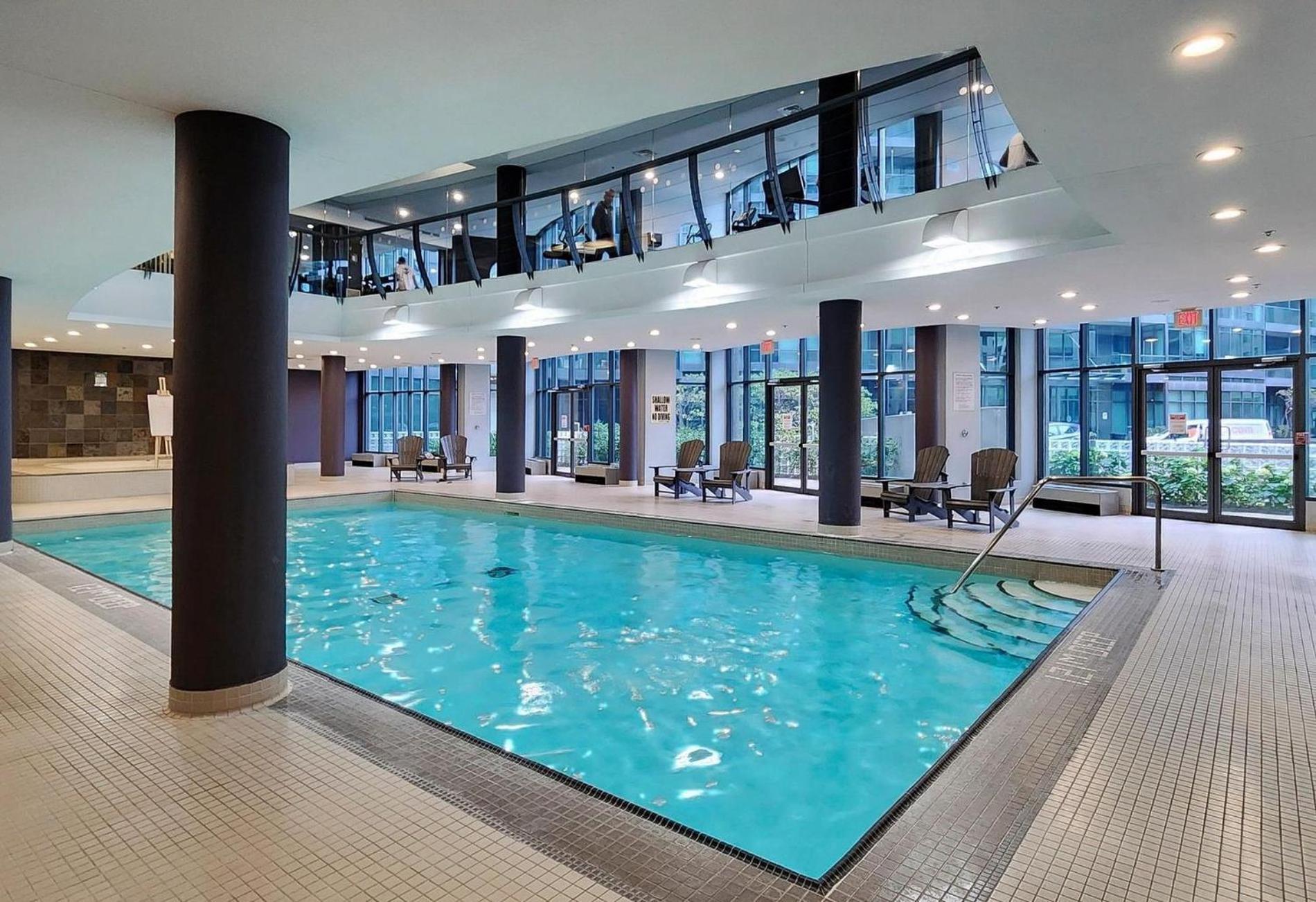 2 Bedroom Waterfront Condo Downtown W/ Free Parking Торонто Екстер'єр фото