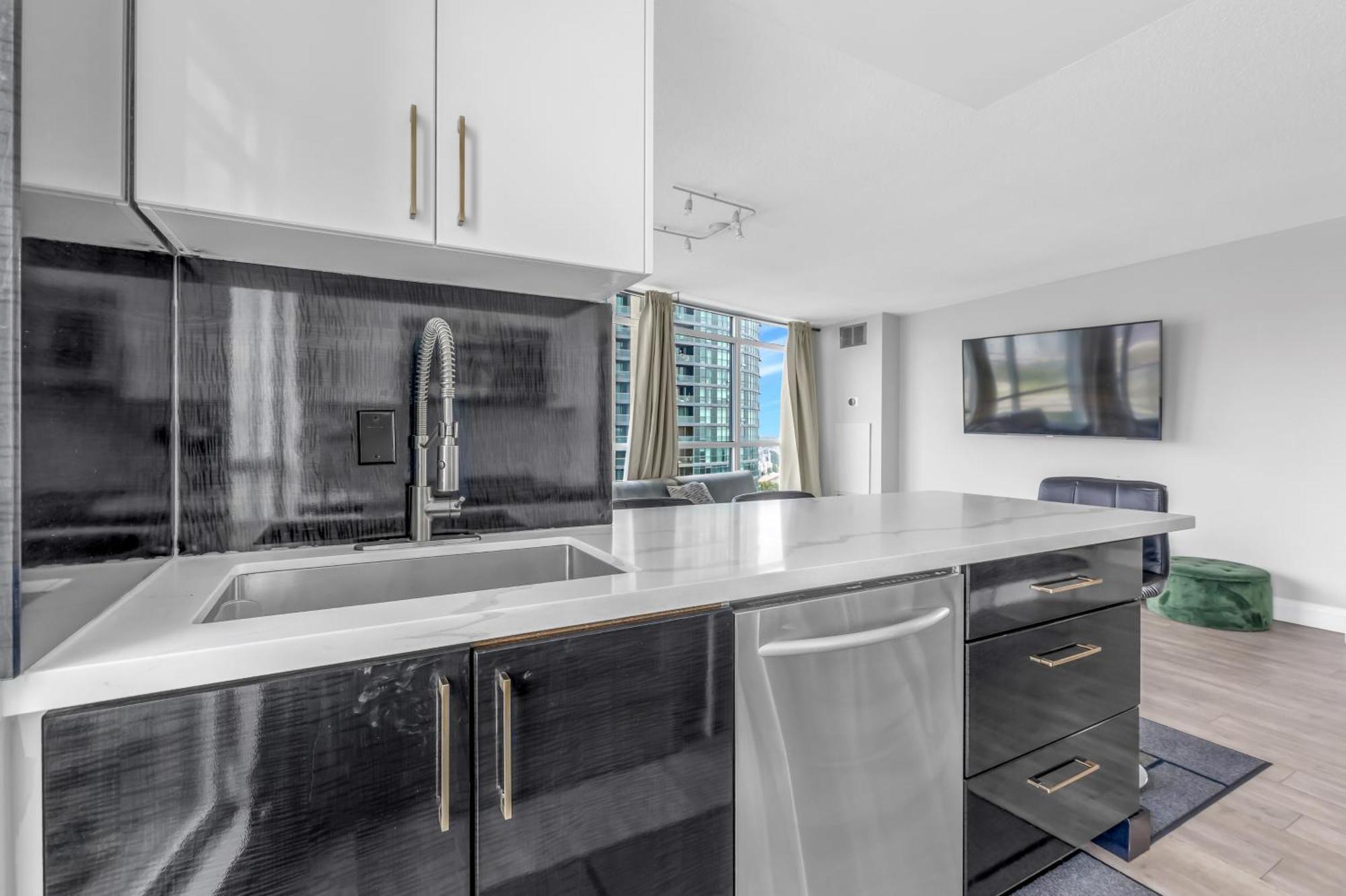 2 Bedroom Waterfront Condo Downtown W/ Free Parking Торонто Екстер'єр фото