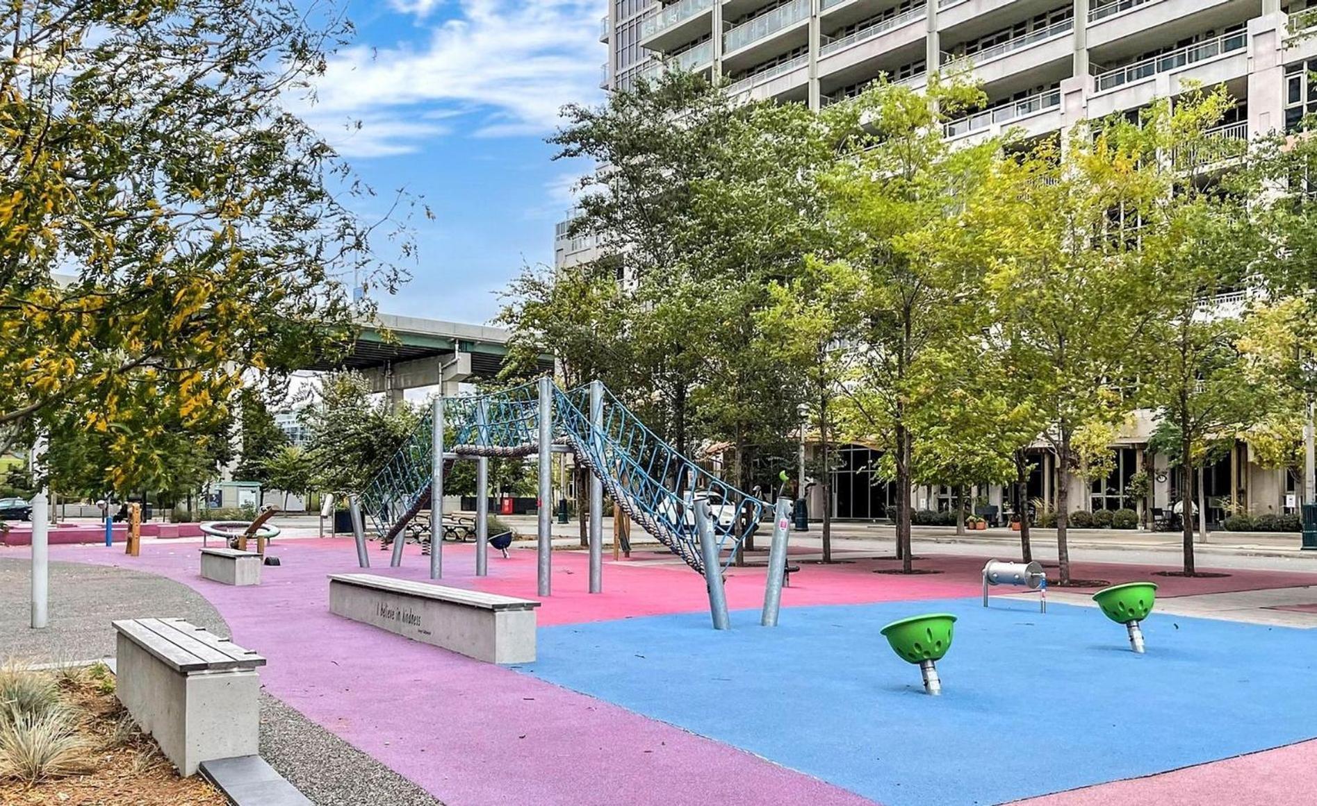 2 Bedroom Waterfront Condo Downtown W/ Free Parking Торонто Екстер'єр фото