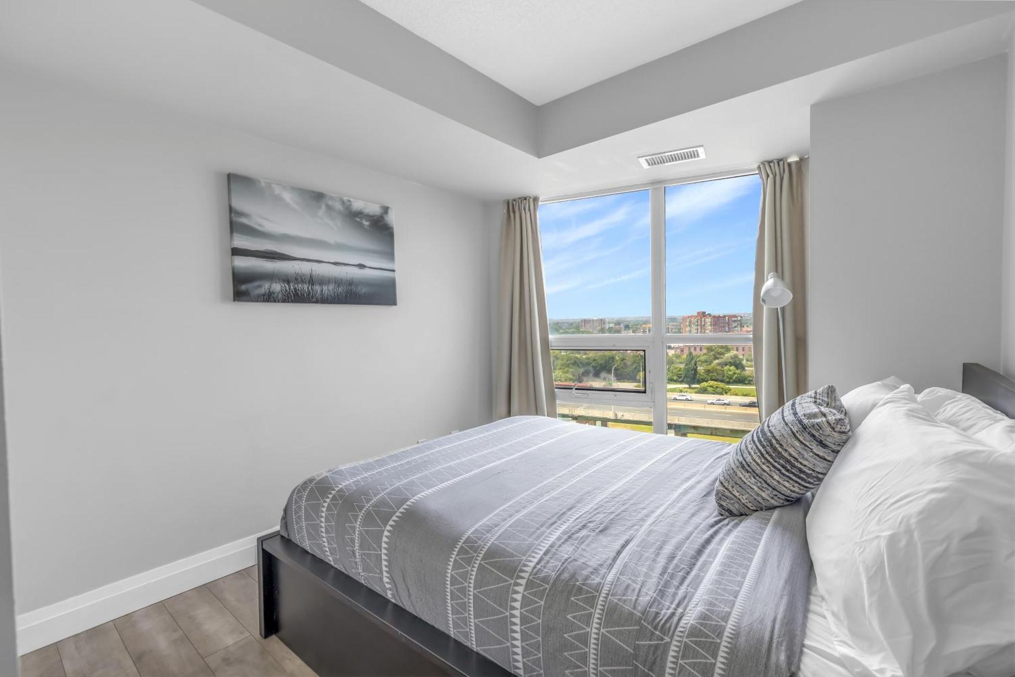 2 Bedroom Waterfront Condo Downtown W/ Free Parking Торонто Екстер'єр фото