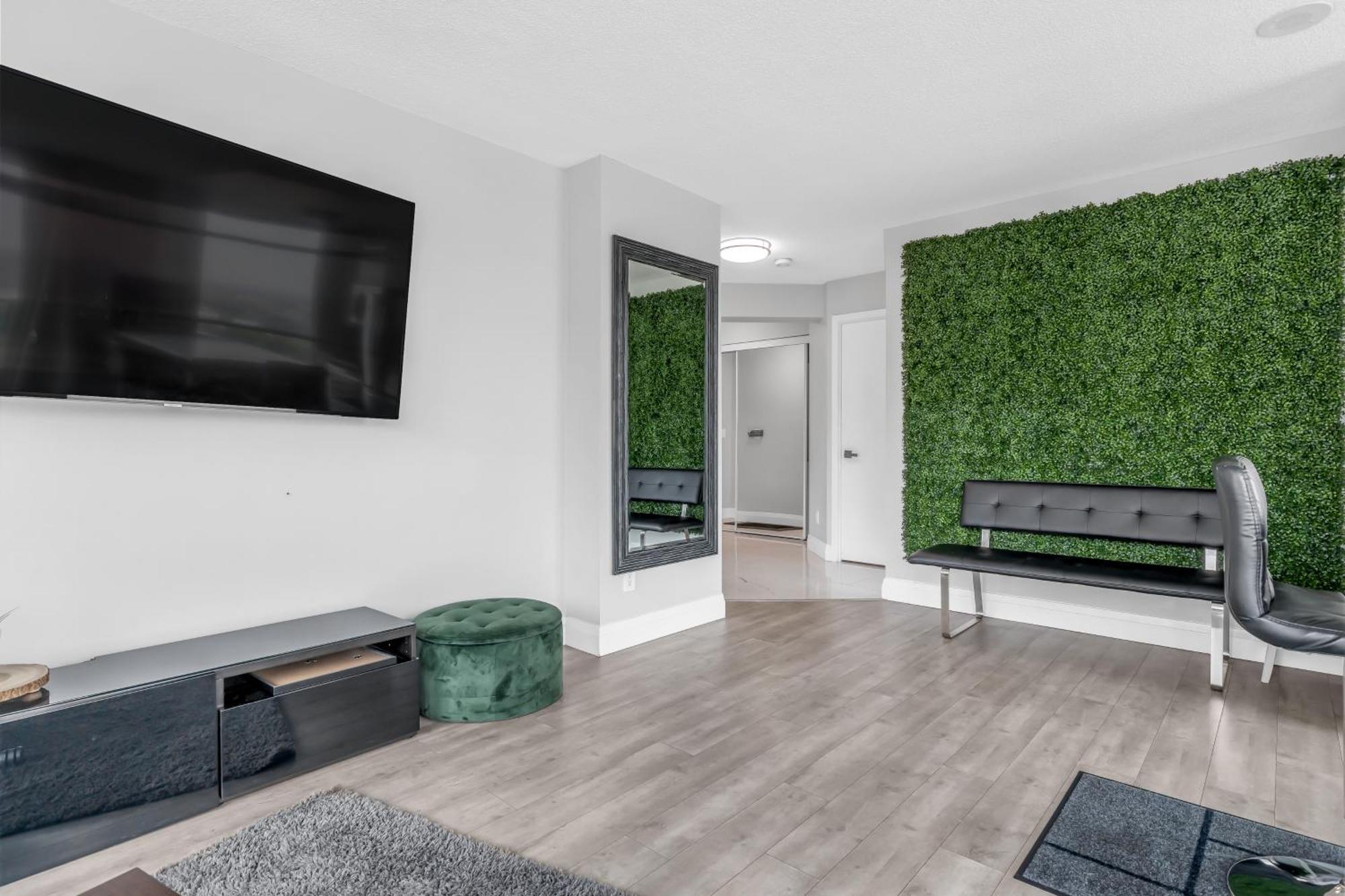2 Bedroom Waterfront Condo Downtown W/ Free Parking Торонто Екстер'єр фото